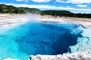 Yellowstone warmwaterbron met blauw water