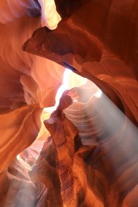 Canyon met lichtstralen in Amerika