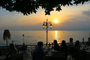 Restaurants aan het Gardameer met zicht op het meer