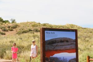 Wandeling naar Mesa Arch in Canyonlands NP