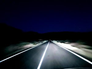 's nachts door het nationale park van de Teide rijden
