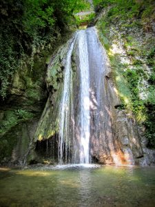 Watervallen park Molina Gardameer