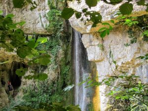 Prachtige natuur en watervallen aan het Gardameer