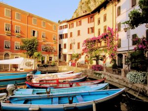 Het oude haventje van Limone sul Garda