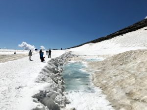 In de zomer op een gletsjer wandelen in Zwitserland