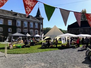 Lokale authentieke markt met ambachtelijke producten in Nieuwenhoven vreucht van eigen bodem