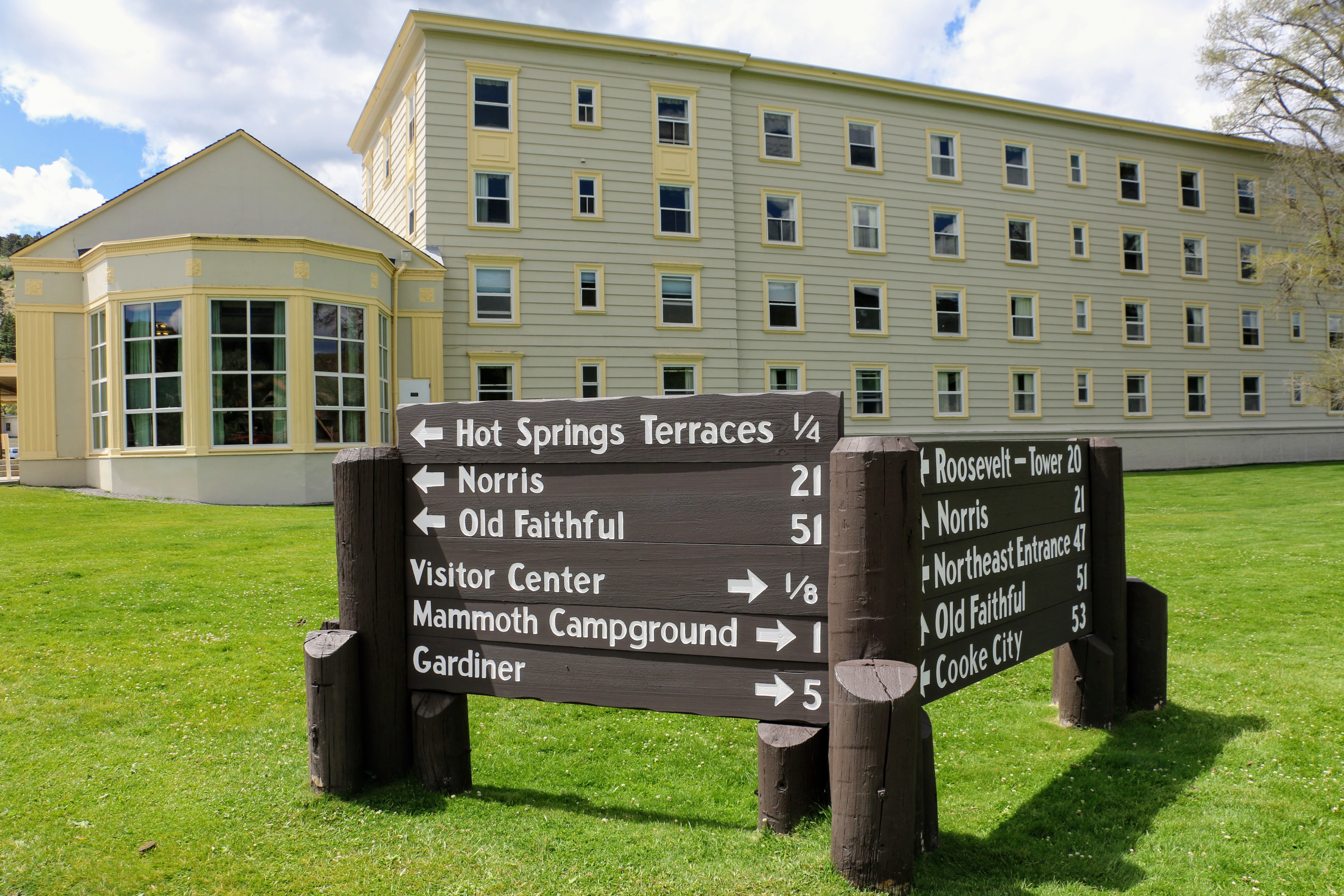 Mammoth Hot Springs hotel Yellowstone