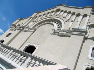 Detail van gevel Santuario di Montecastello in Tignale