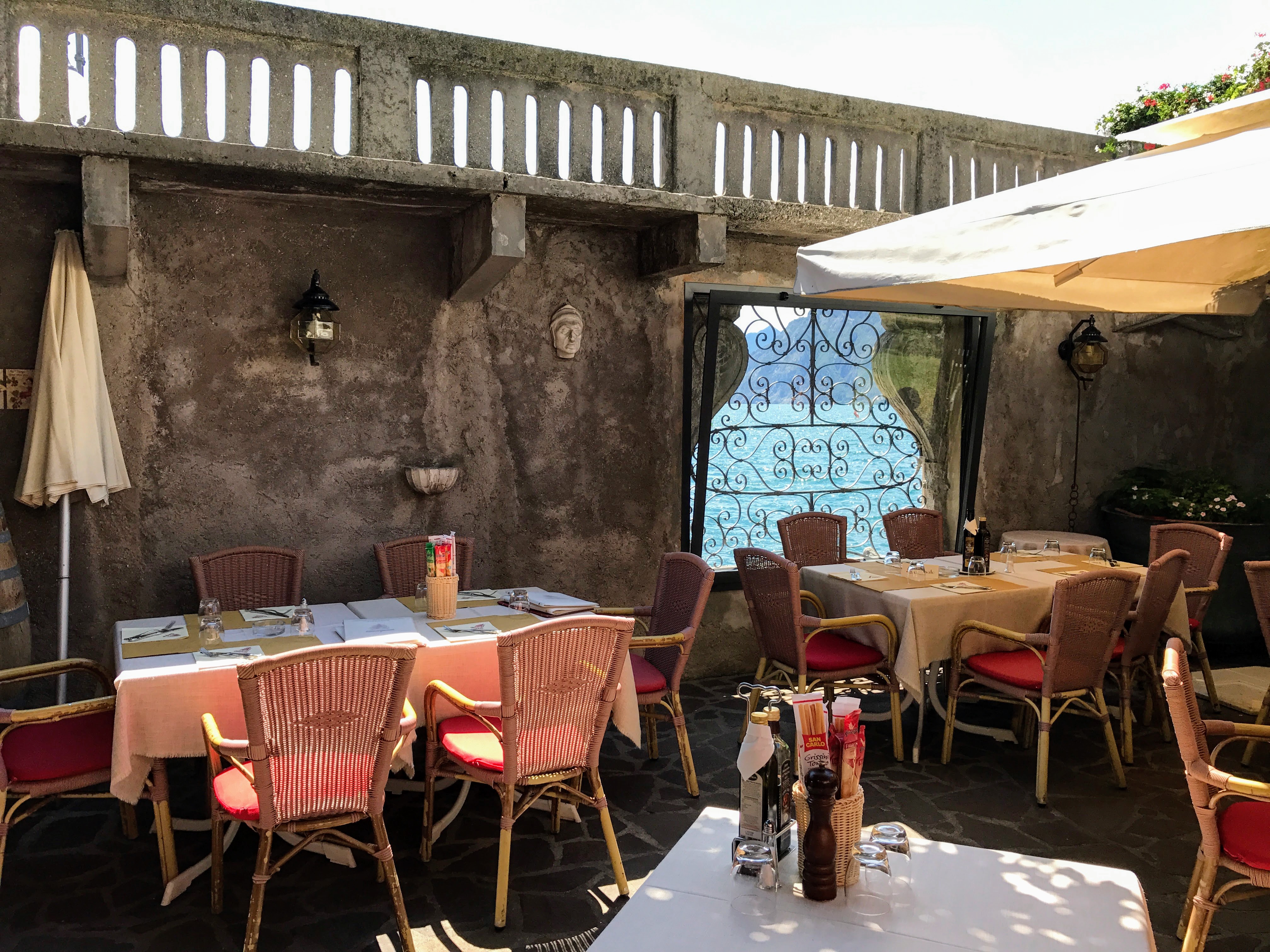 Terras in Torbole sul Garda met zicht op het Gardameer