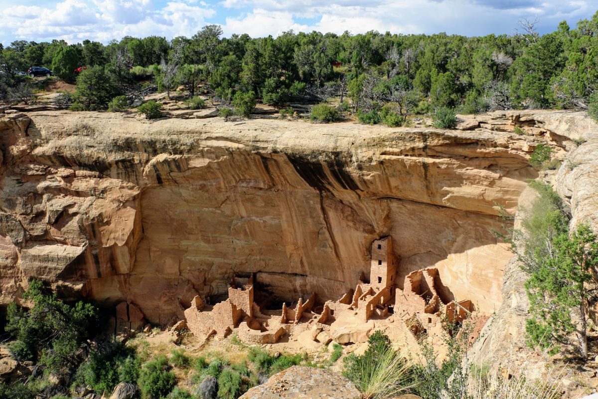 Mesa Verde huizen onder rotsen Amerika