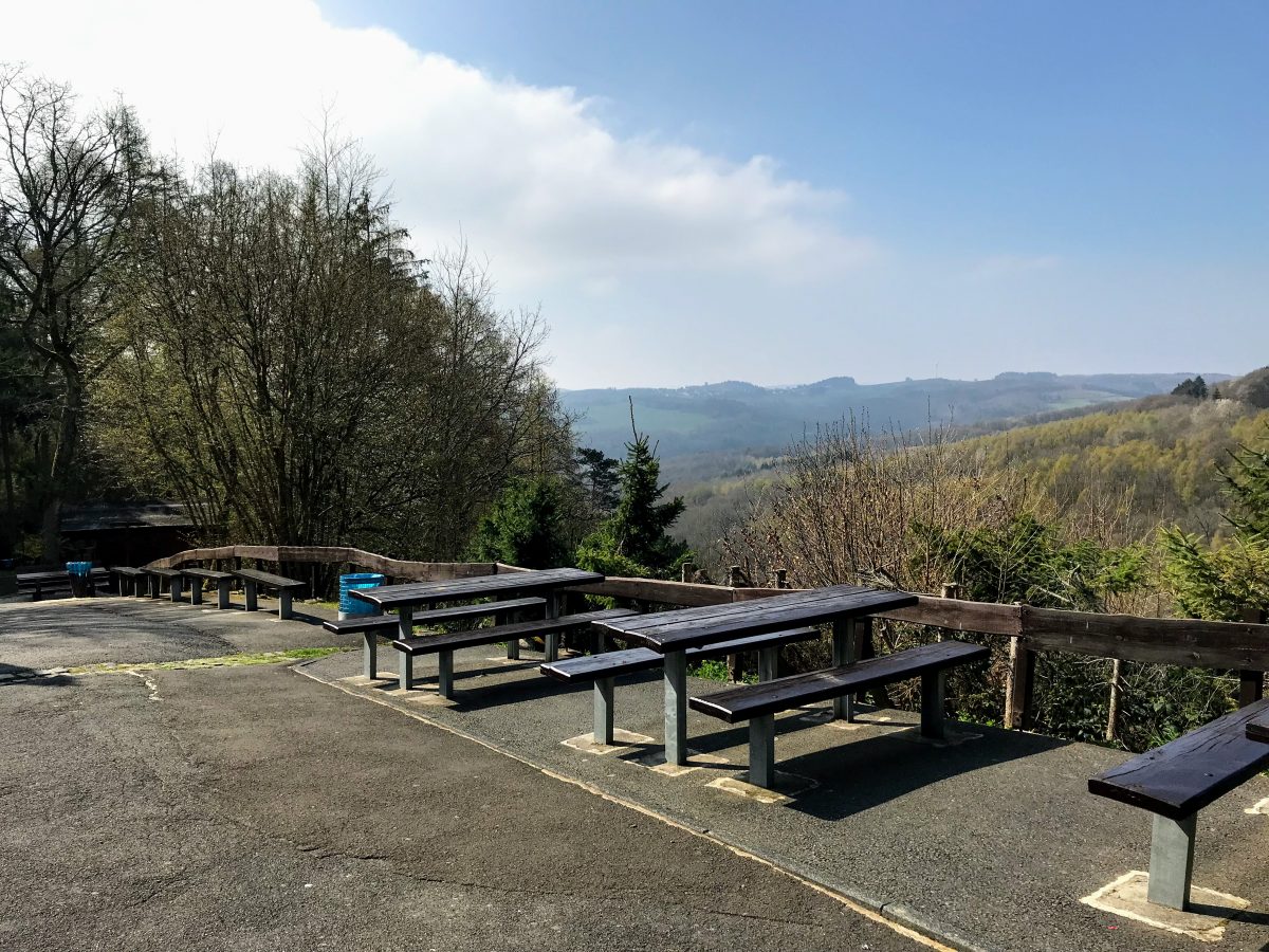 Picknickbanken bij de edelsteinminen van steinkaulenberg