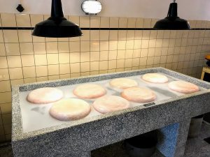 Hoe maken ze kaas - Volendam kaasmuseum