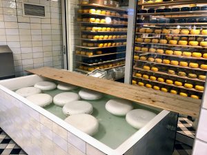 kaas maken in Volendam Nederland