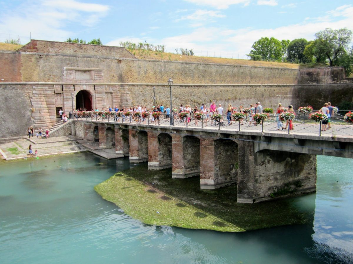 Voetgangersbrug in Peschiera del Garda