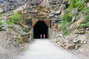 Fietsen door tunnel in Canada