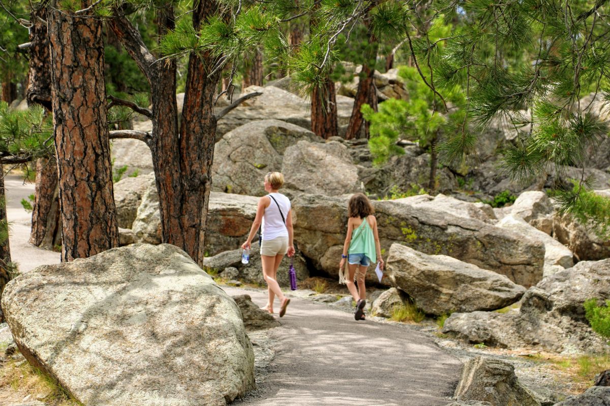 Wandeling rond de Devils Tower in Wyoming