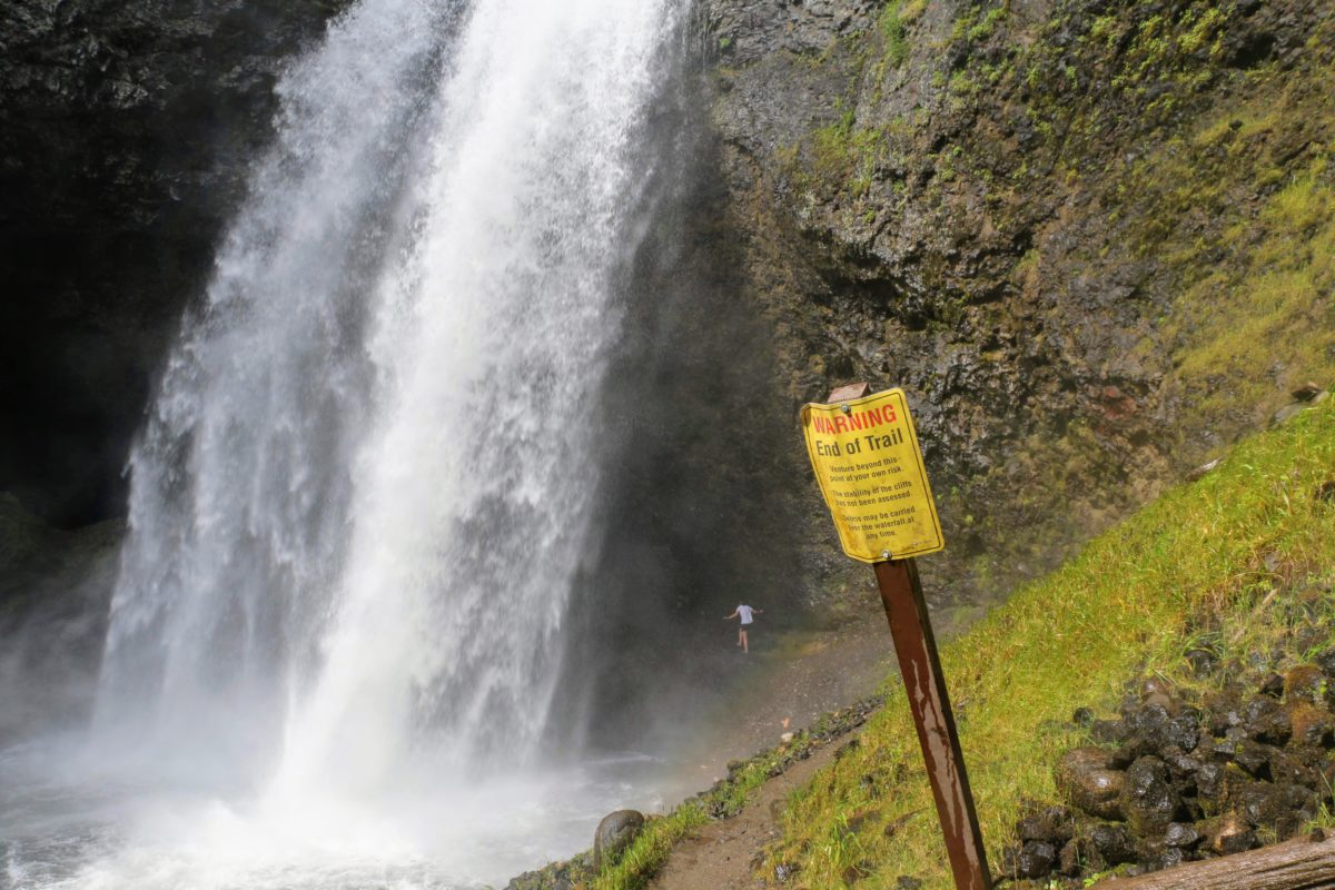 Moul Falls - Warning end of trail