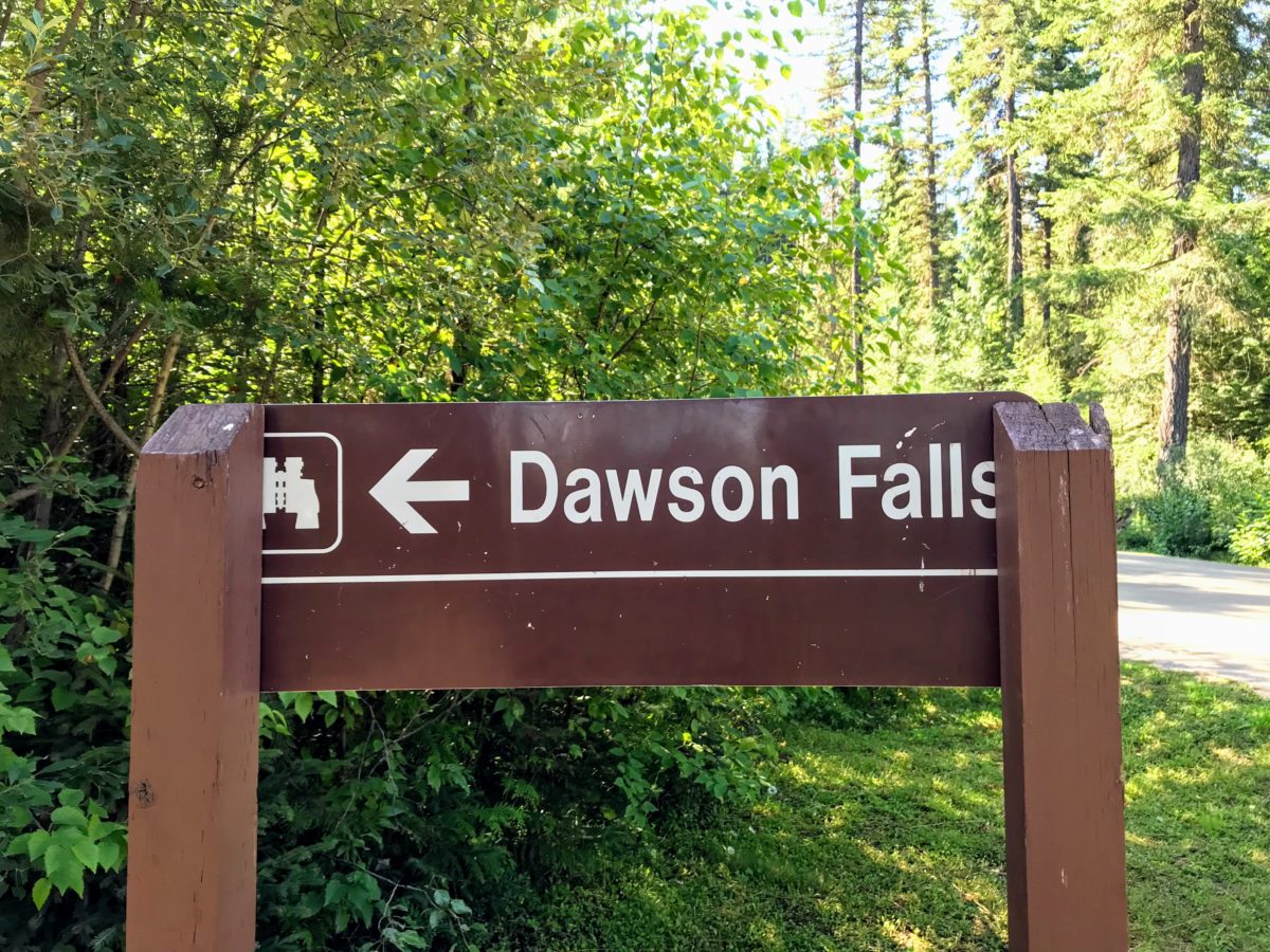 Wegwjzer Dawson Falls