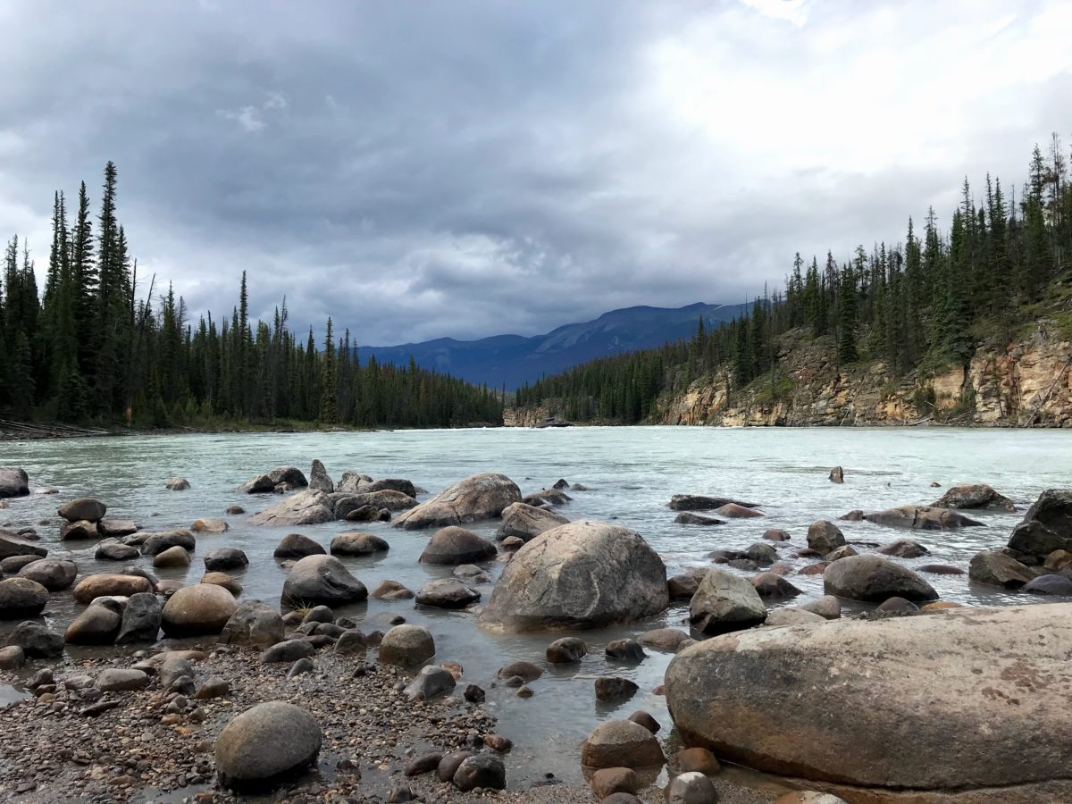 athabasca river rocks