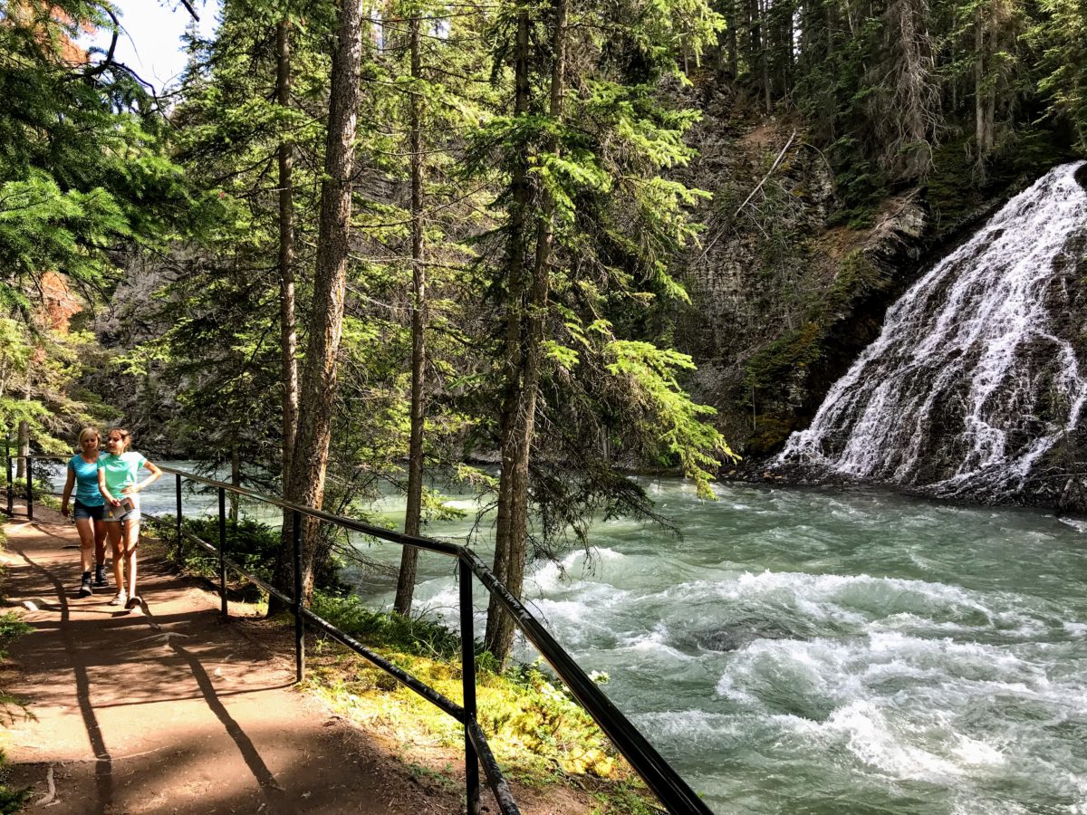 Wandelen in de Maligne Canyon Alberta