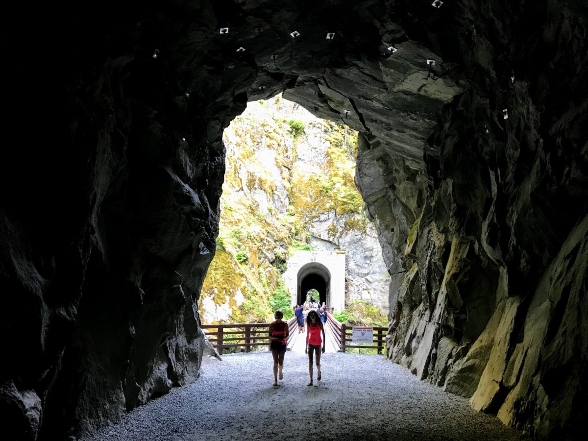 Wandelen door de Othello Tunnels