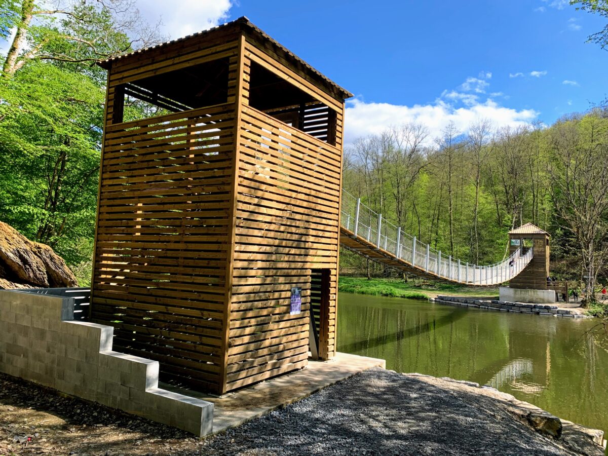 Hangbrug in Bouillon